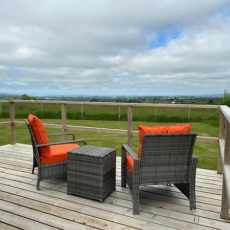 אתר קמפינג Three Peaks Pods Bentham